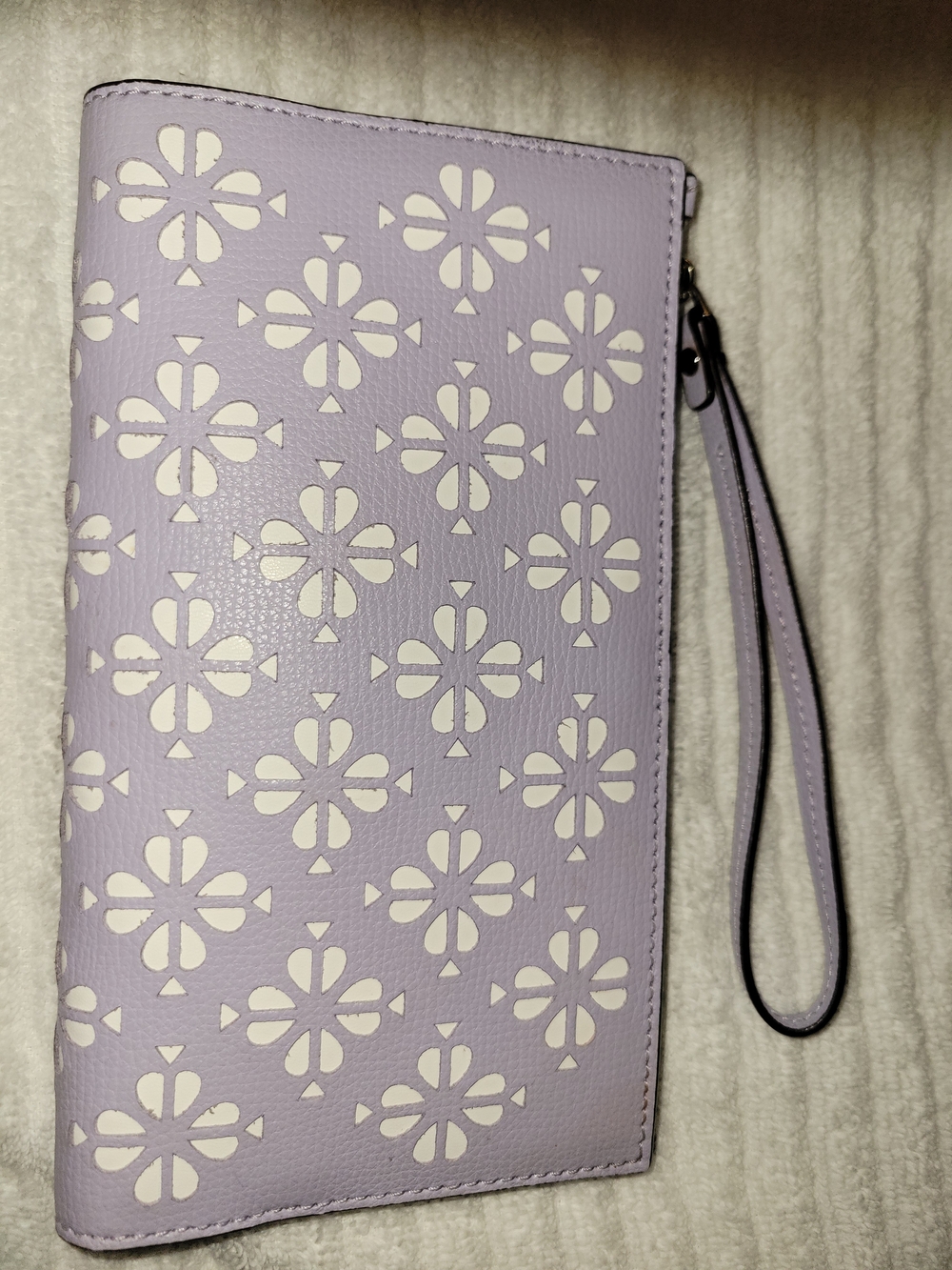 kate spade lavender and white floral wristlet clutch
